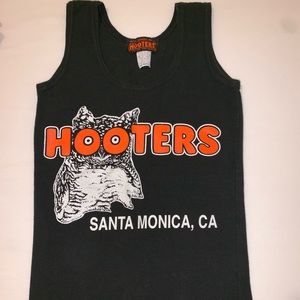 Hooters shirt